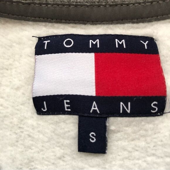 Tommy Hilfiger Big Logo cropped sweatshirt Size Medium - Picture 2 of 4